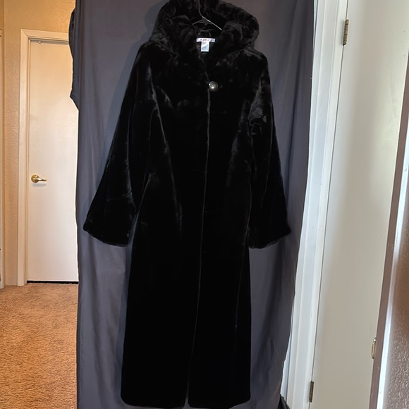 NWOT K. JORDAN FAUX FUR COAT - Picture 1 of 13